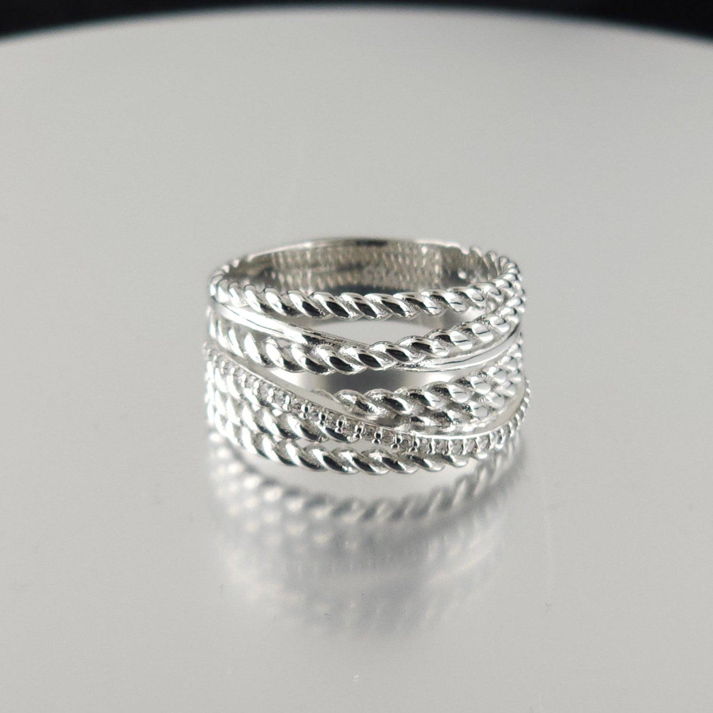 925 Sterling Silver Fashion Ring R8