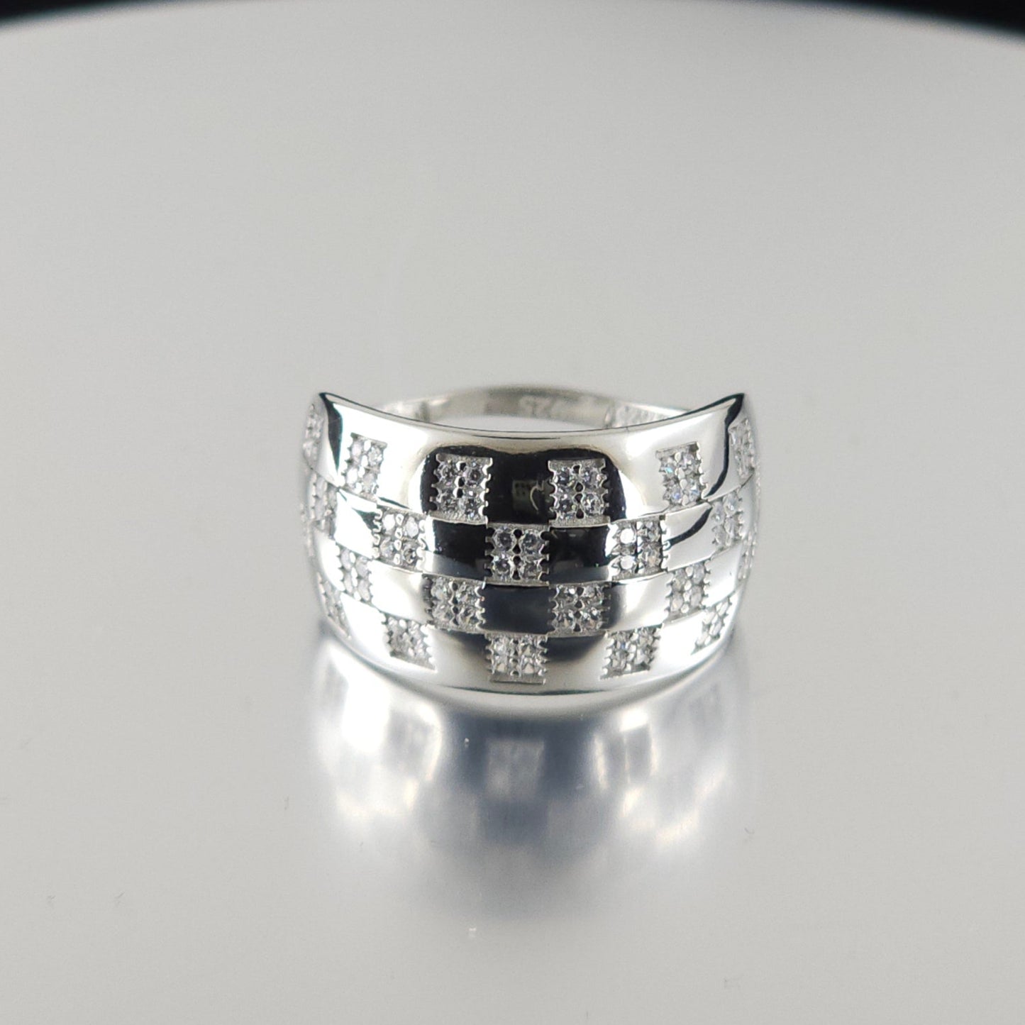 925 Sterling Silver Fashion Ring R9