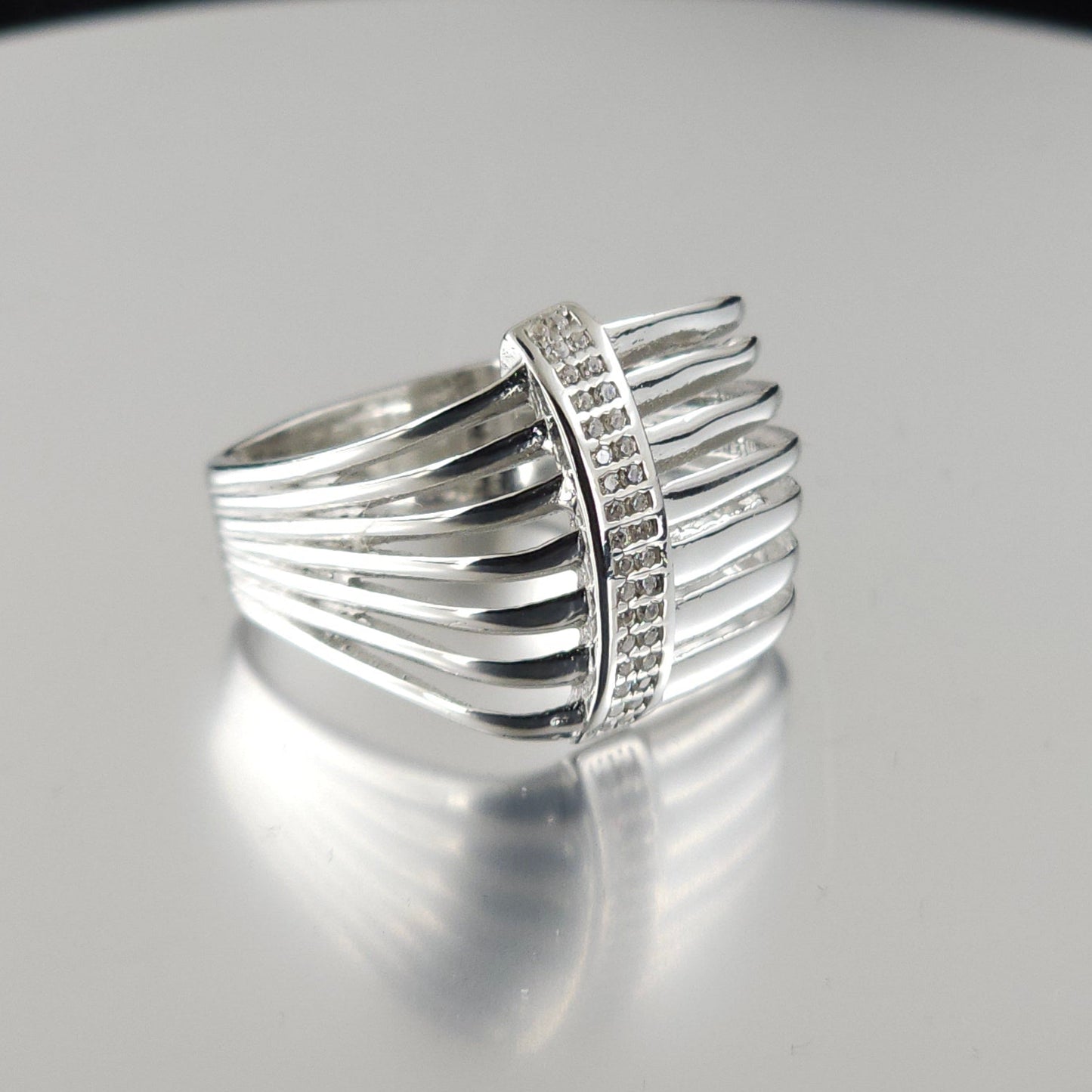 925 Sterling Silver Fashion Ring R10