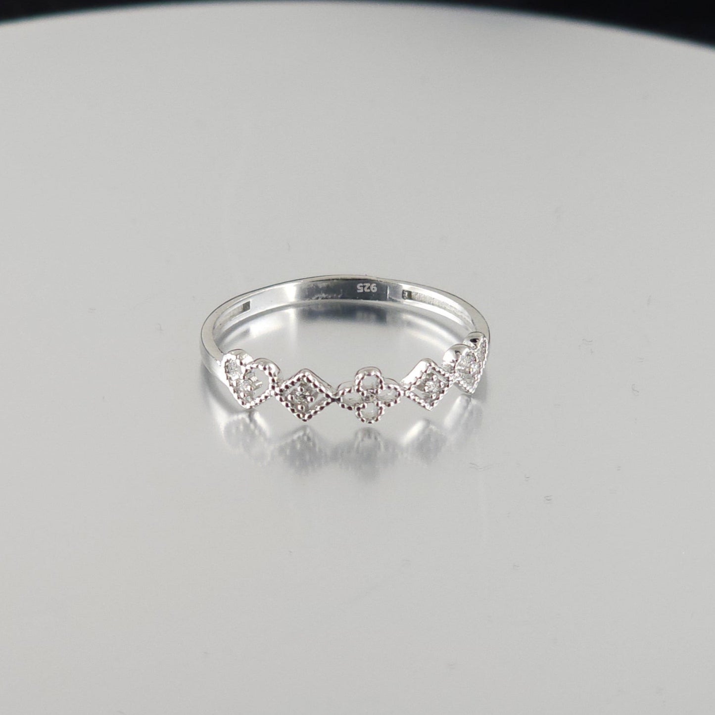 925 Sterling Silver Fashion Ring R18