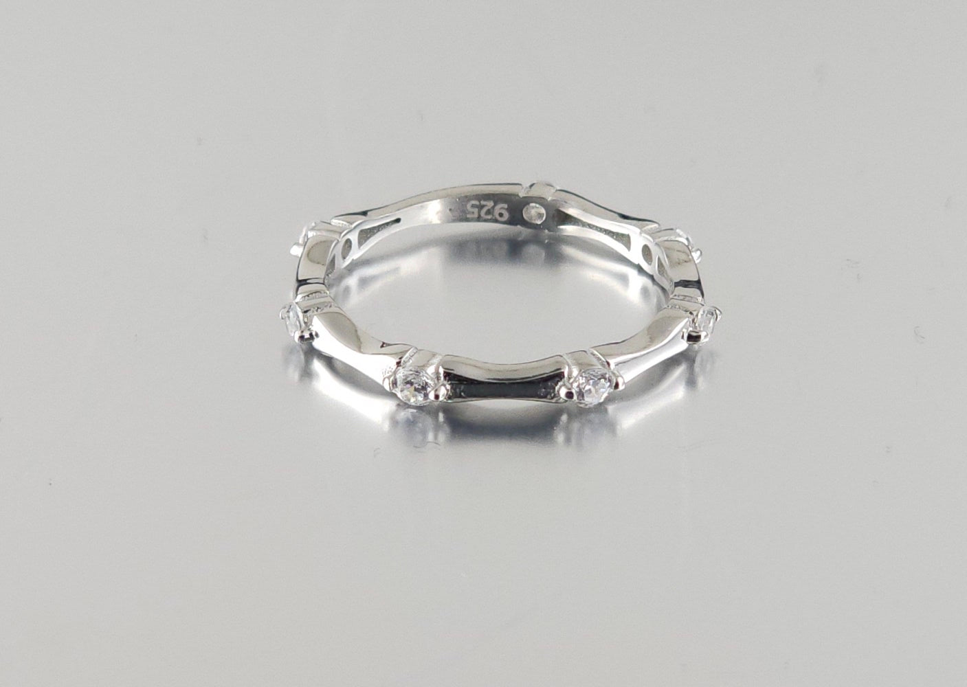 925 Sterling Silver Fashion Ring R24