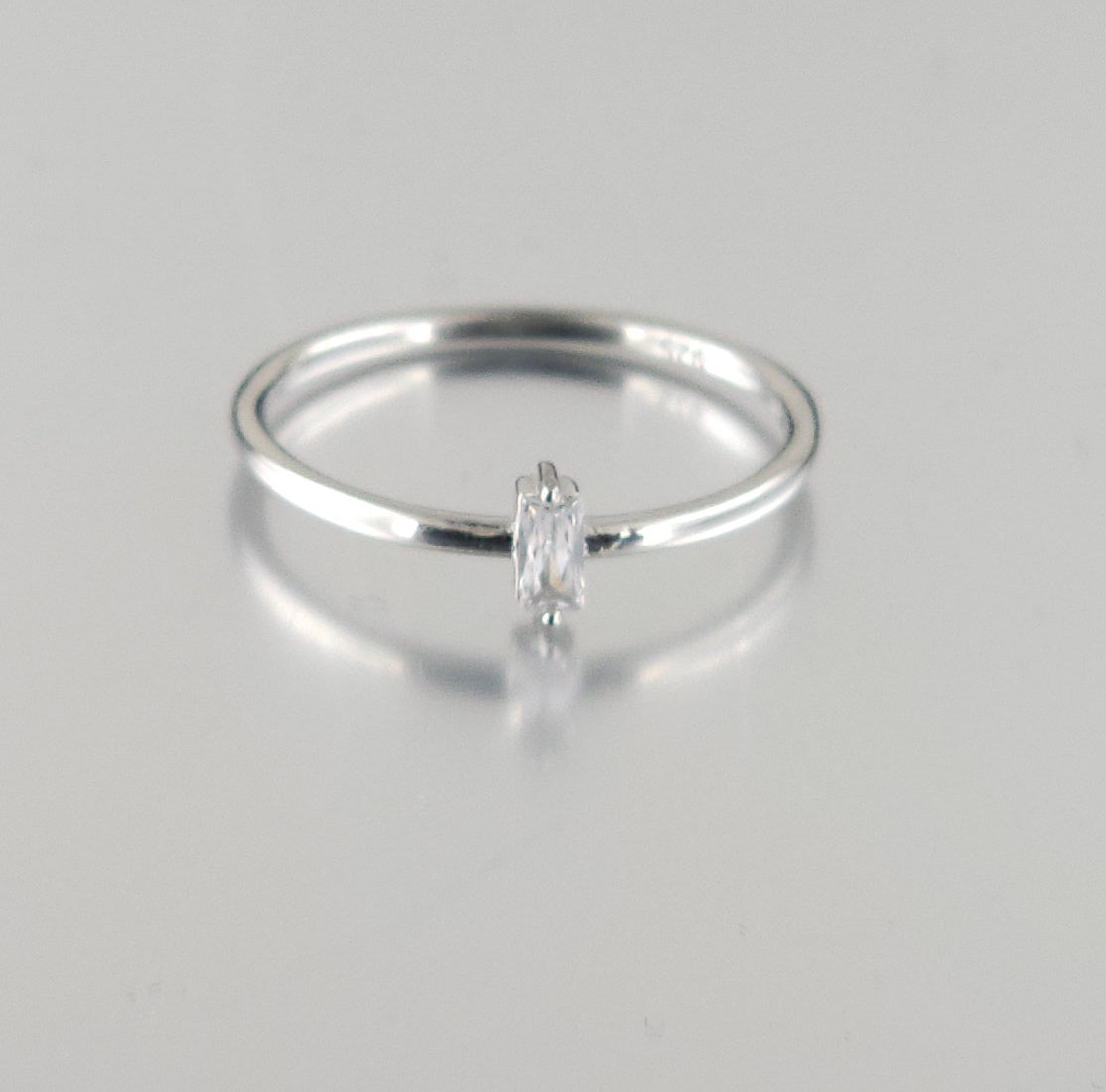 925 Sterling Silver Fashion Ring R25