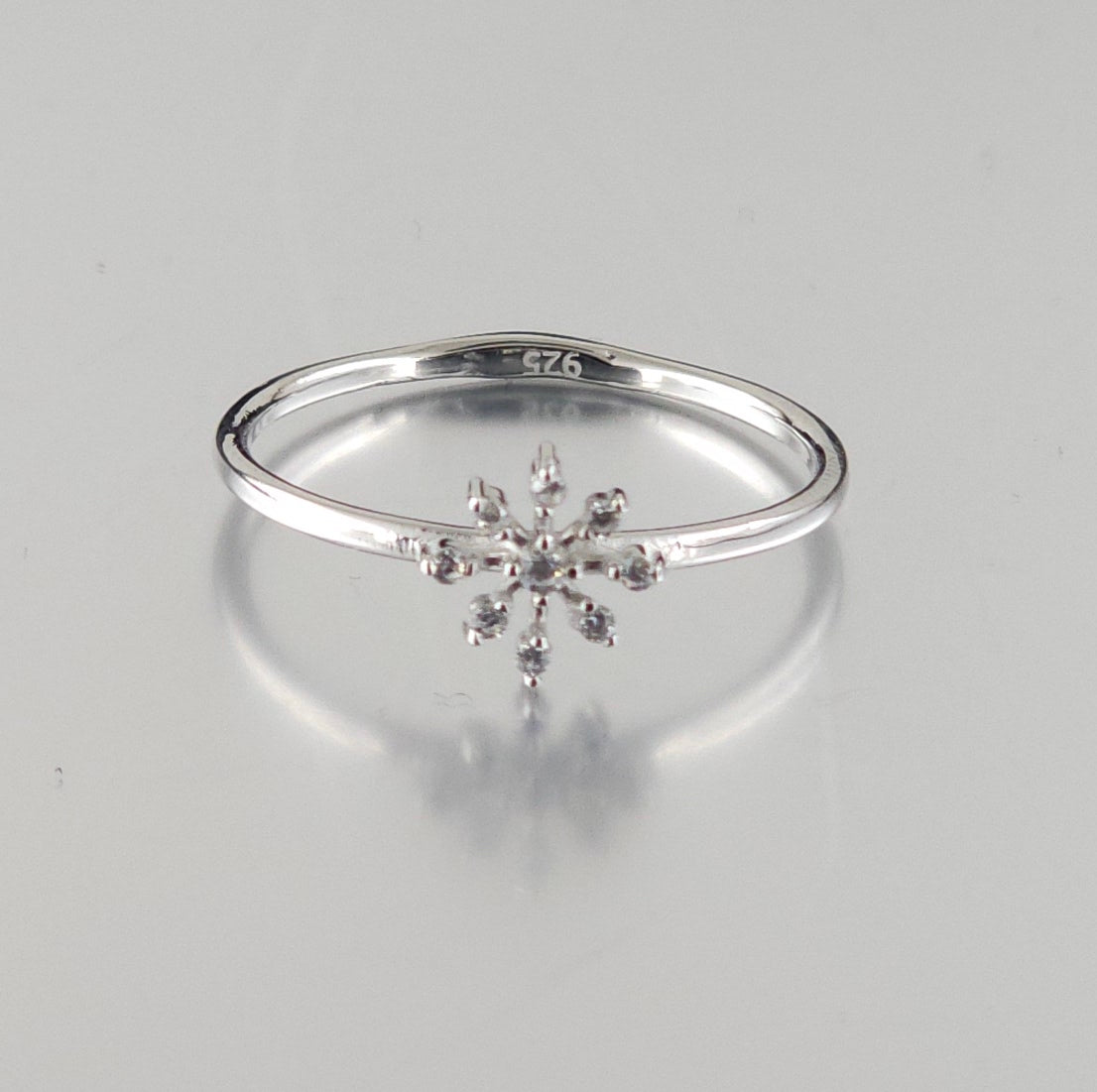 925 Sterling Silver Fashion Ring R26