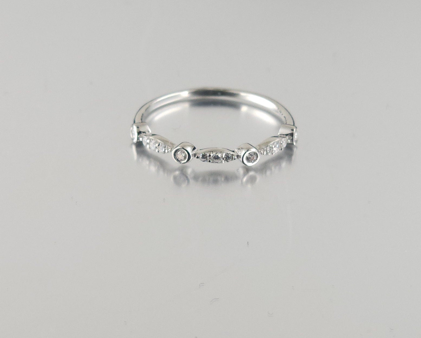 925 Sterling Silver Fashion Ring R35