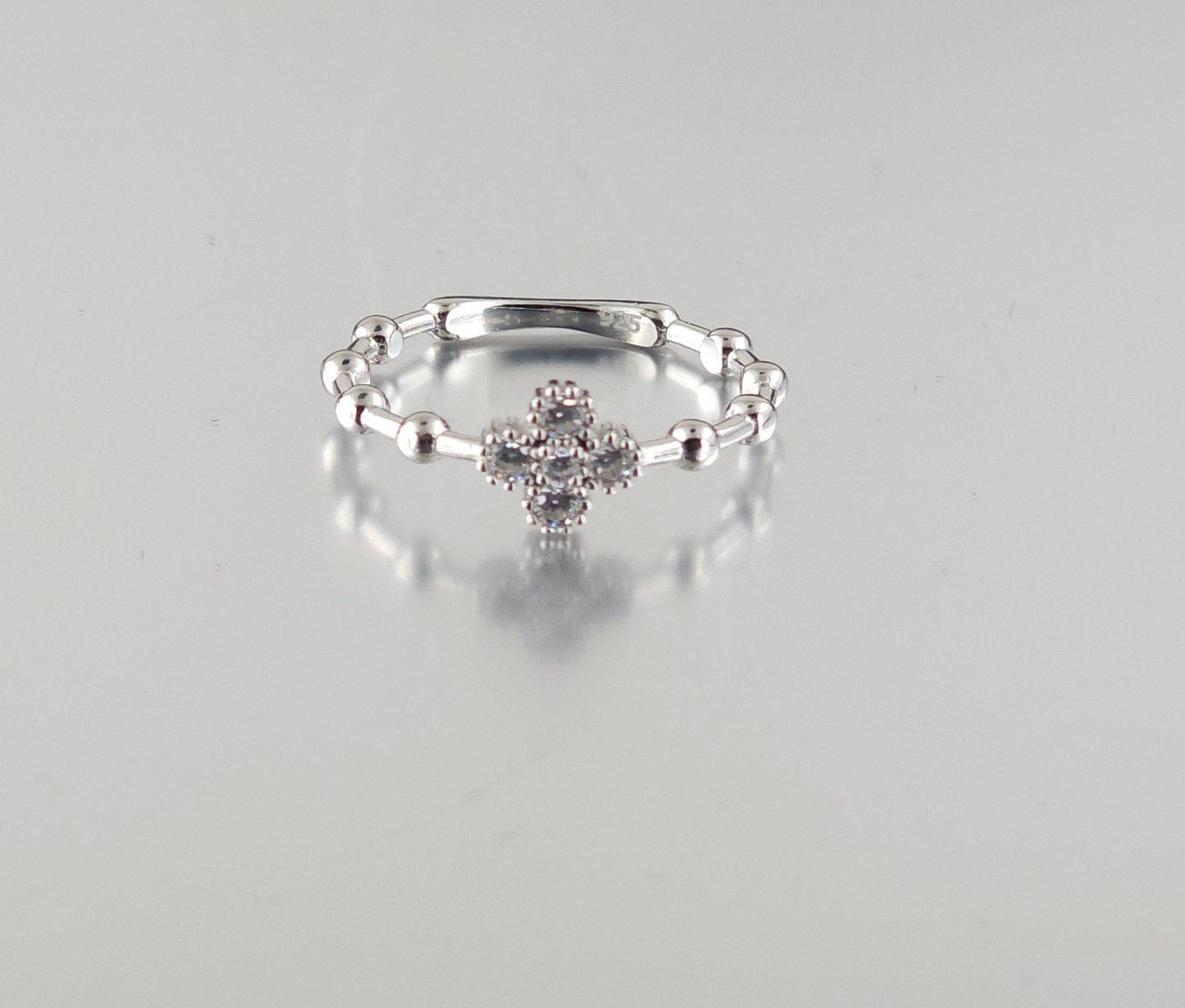 925 Sterling Silver Fashion Ring R37