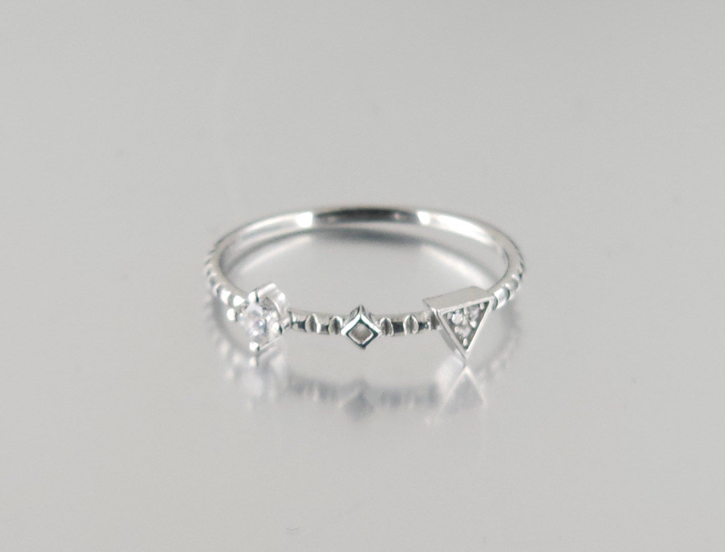925 Sterling Silver Fashion Ring R39