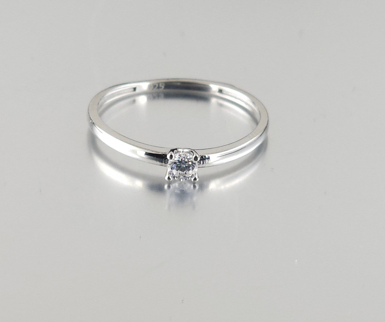 925 Sterling Silver Fashion Ring R45