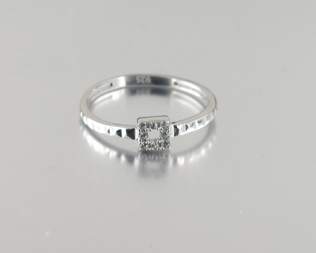 925 Sterling Silver Fashion Ring R48