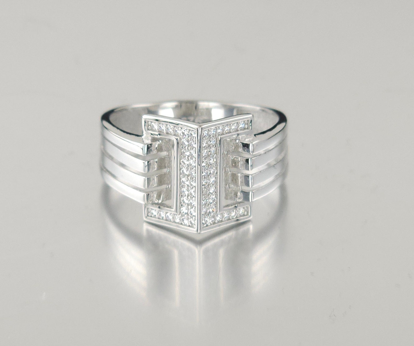 925 Sterling Silver Fashion Ring R62