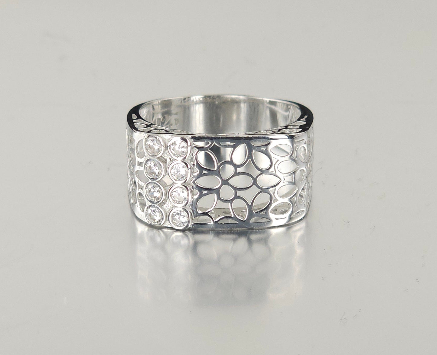 925 Sterling Silver Fashion Ring R64