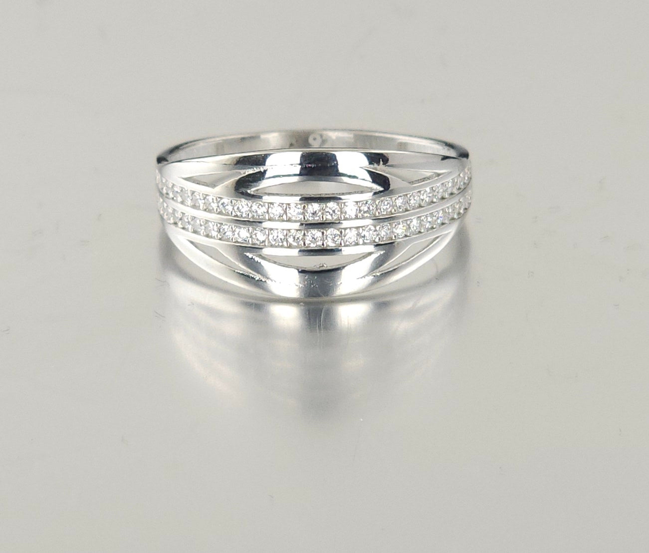 925 Sterling Silver Fashion Ring R69