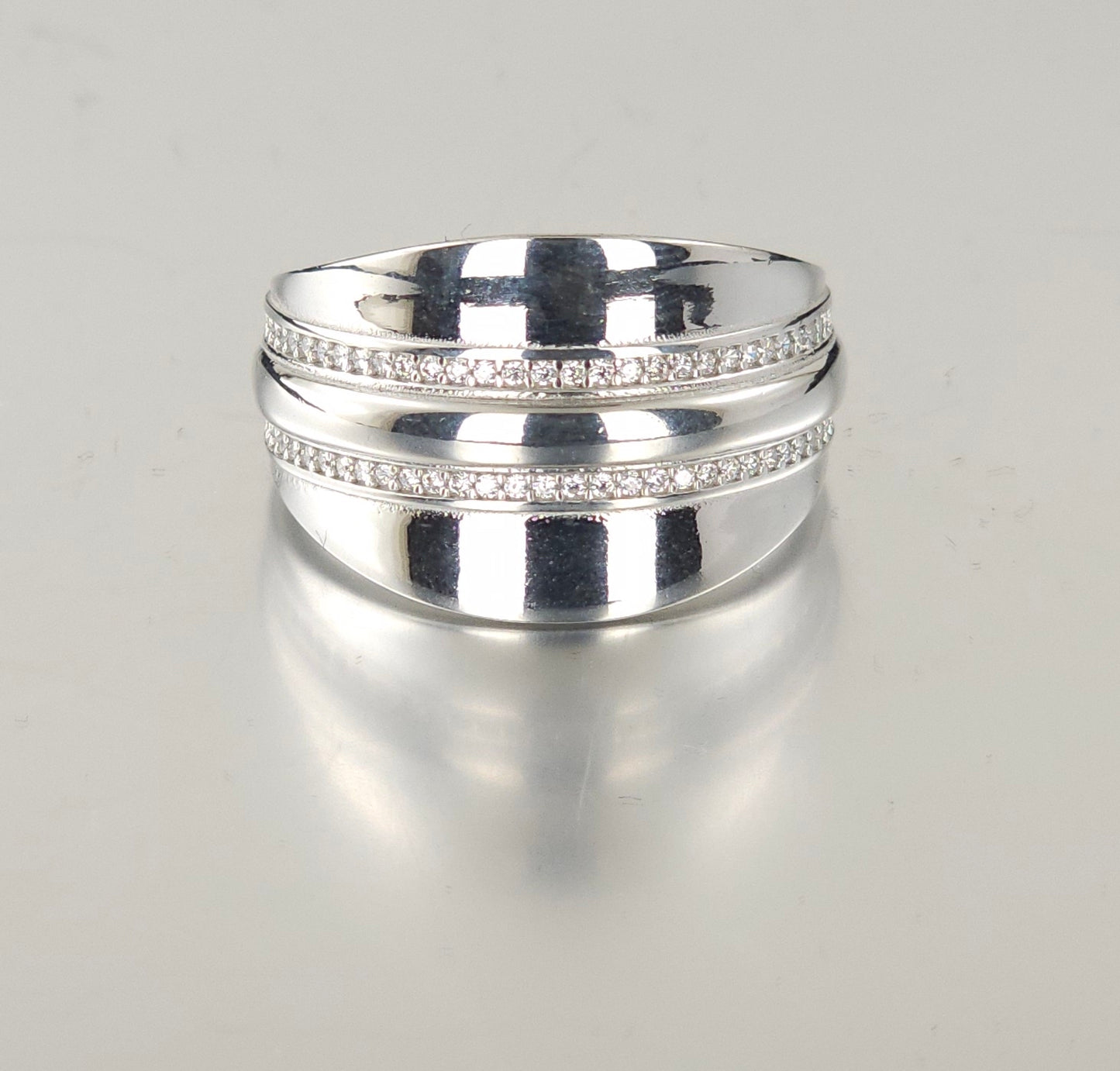 925 Sterling Silver Fashion Ring R70