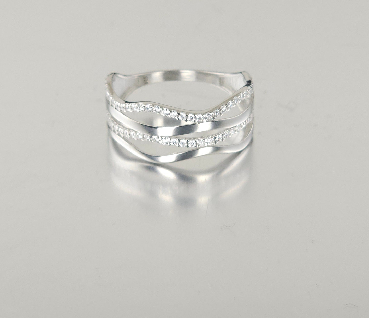 925 Sterling Silver Fashion Ring R81