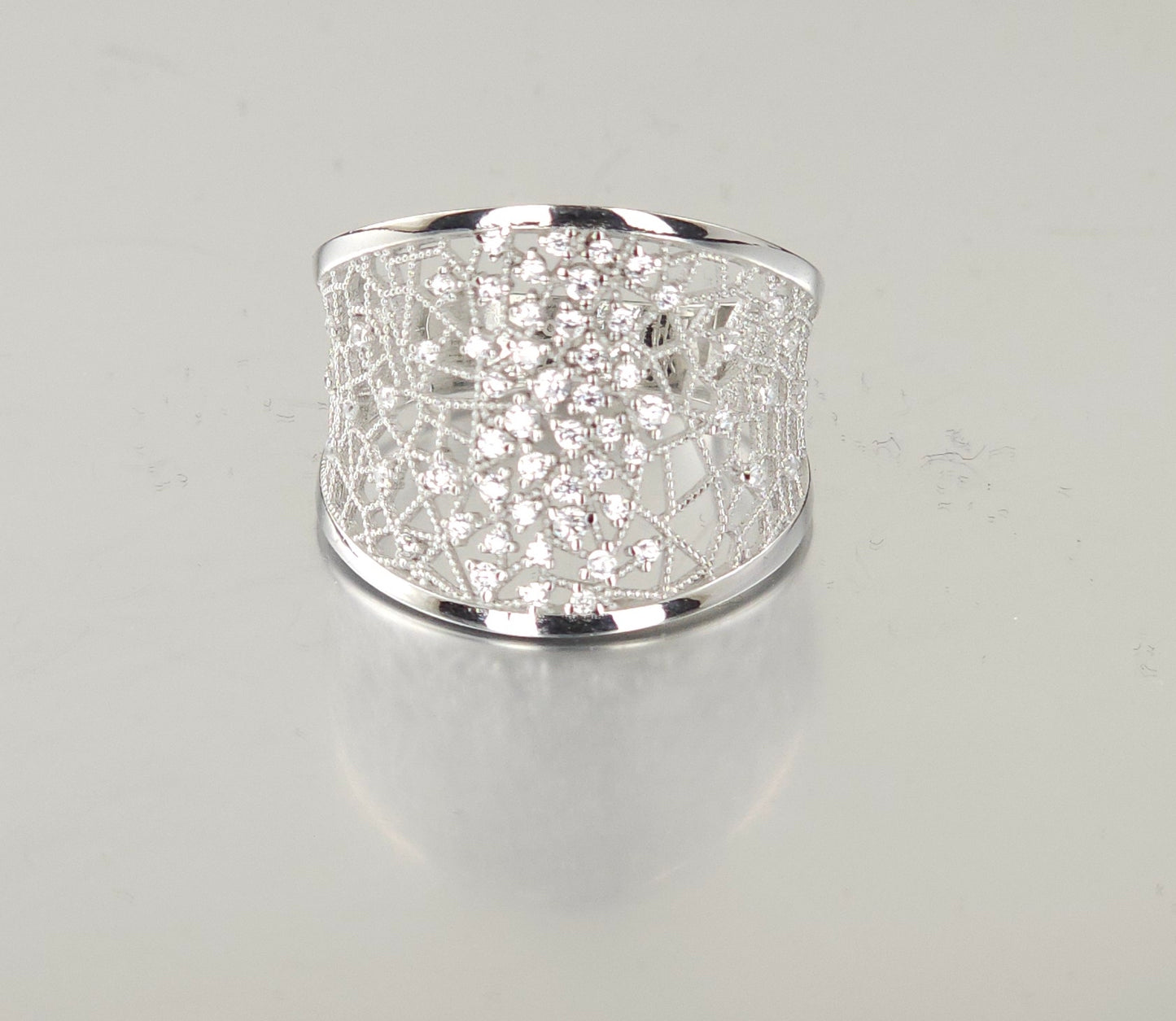 925 Sterling Silver Fashion Ring R85