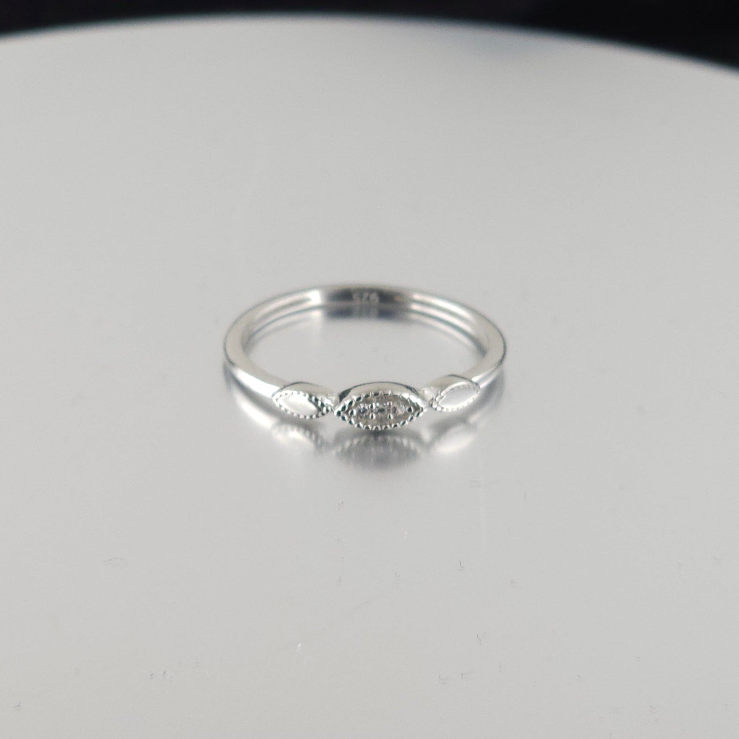 925 Sterling Silver Fashion Ring R15